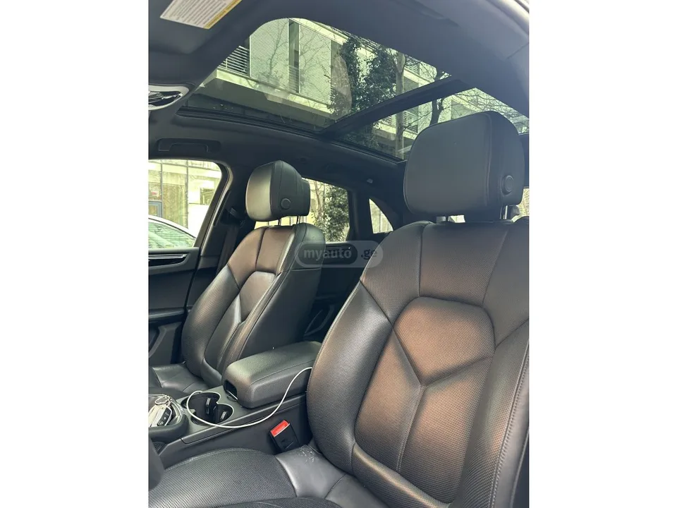 Porsche Macan 2022 — миниатюра 3