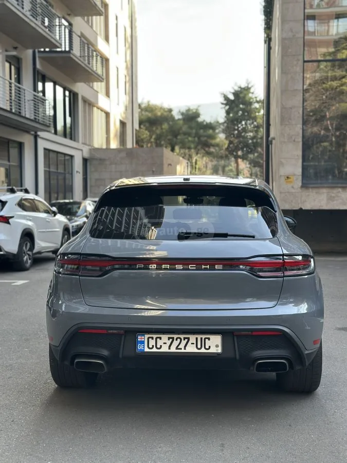 Porsche Macan 2022 — миниатюра 4