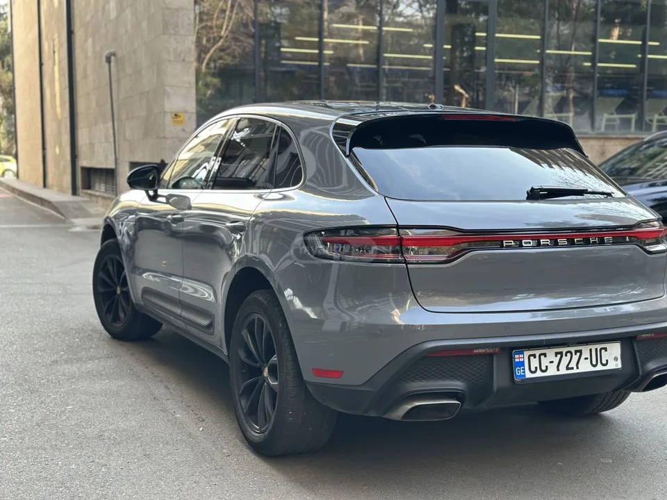 Porsche Macan 2022 — фото 1, купить с доставкой в Москву