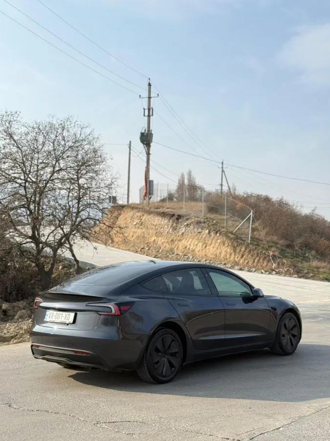 Tesla Model 3 zadni privod 2024 — миниатюра 2