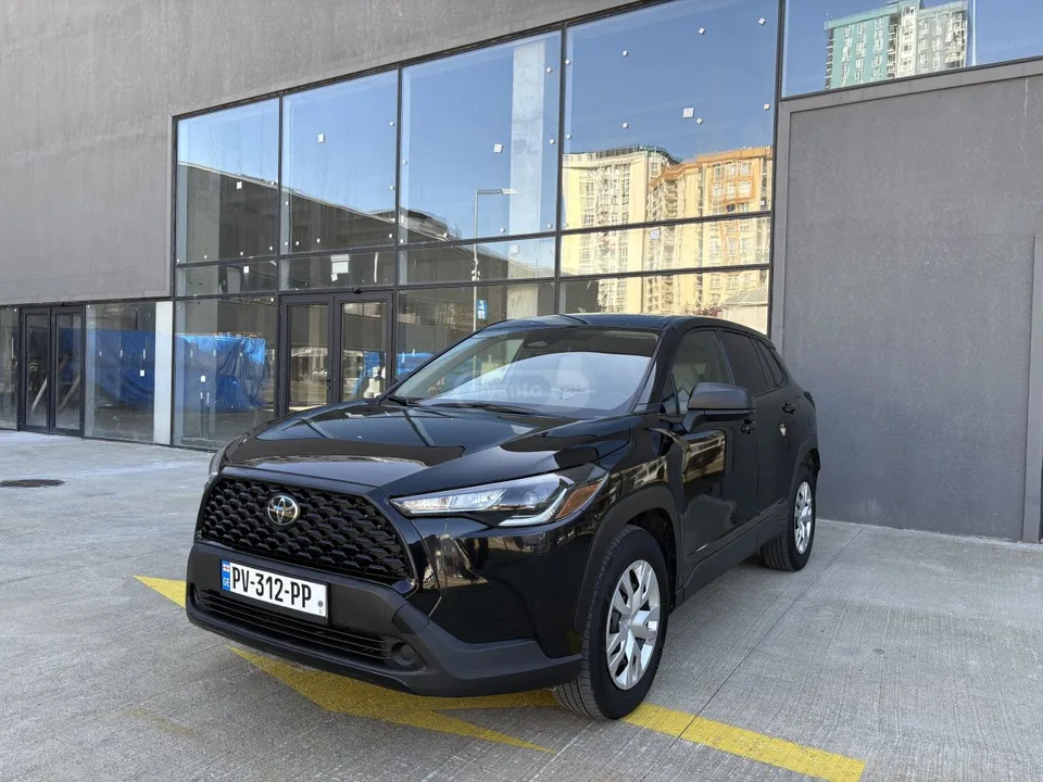 Toyota CorollaCross LE 4dr Sedan CVT 2023 — фото 1, купить с доставкой в Москву