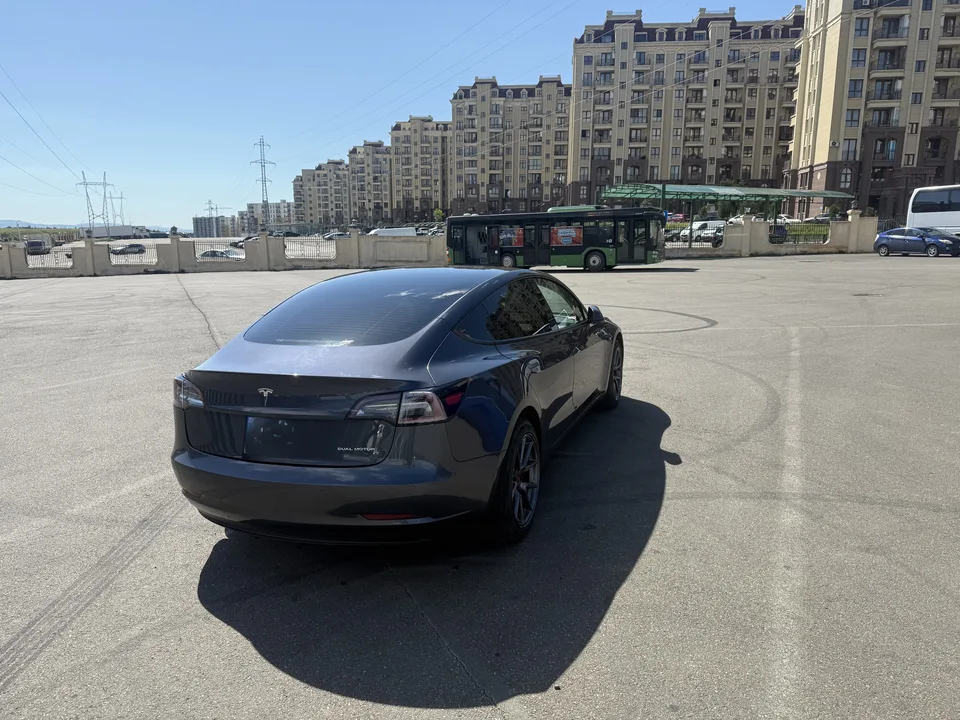Tesla Model 3 2022 — миниатюра 2
