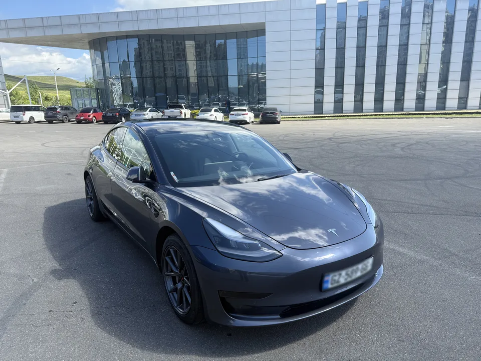 Tesla Model 3 2022 — миниатюра 4