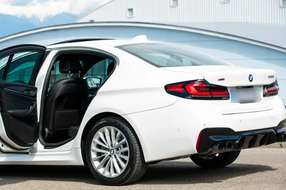 BMW 530 xDrive 4dr All-Wheel Drive Sed 2023 — миниатюра 3