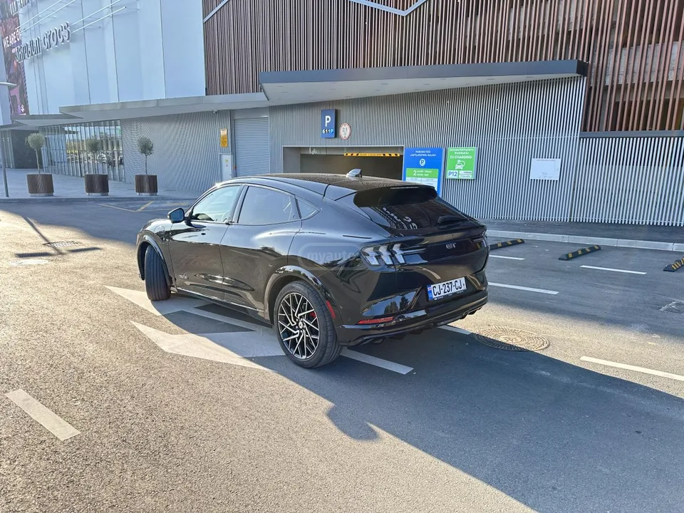 Ford Mustang Mach-E GT 4dr All-Wheel Drive Automat 2023 — миниатюра 2
