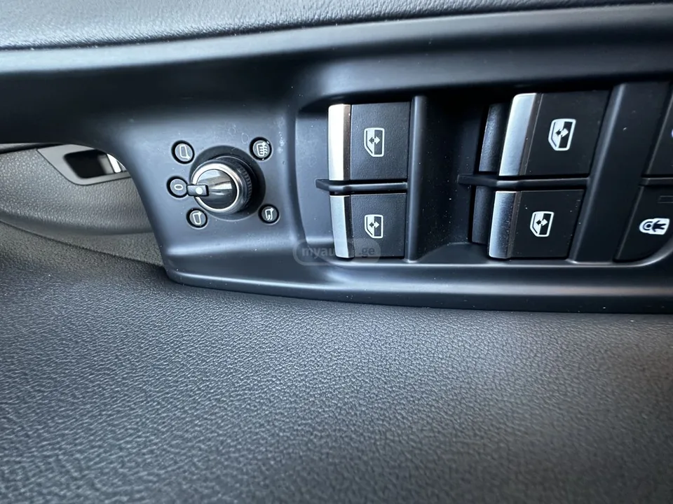 Audi Q7 55 Premium 4dr All-Wheel Drive 2023 — миниатюра 4
