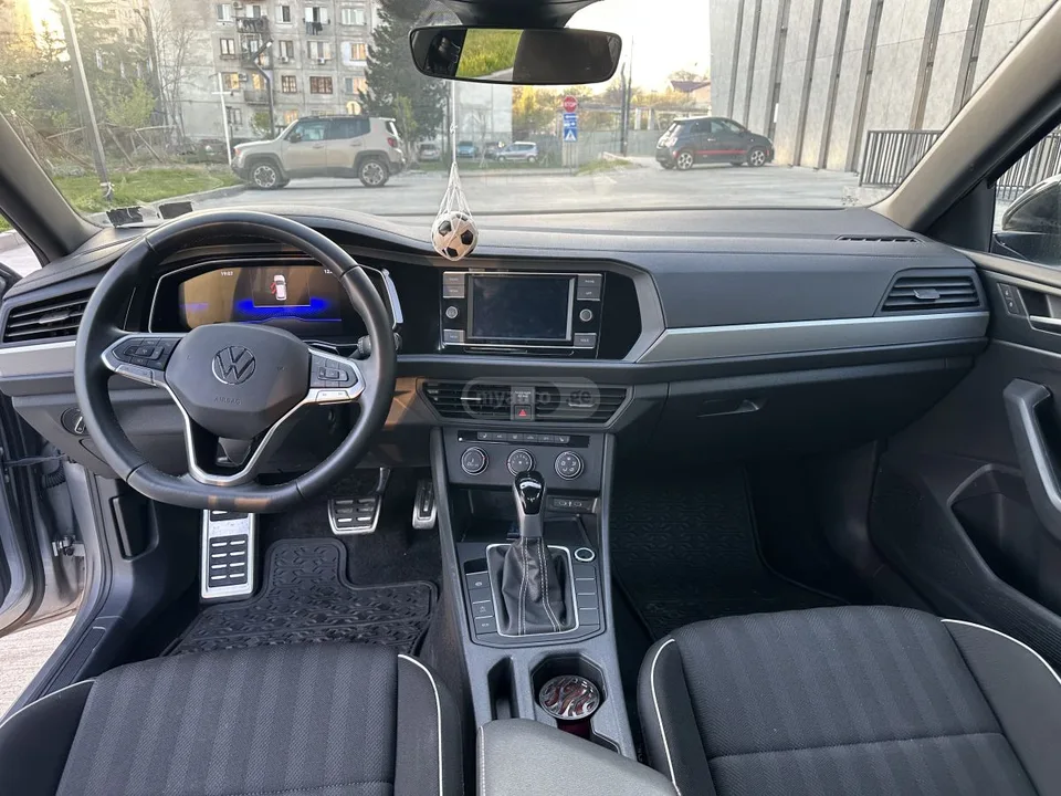 Volkswagen Jetta 2023 — миниатюра 3