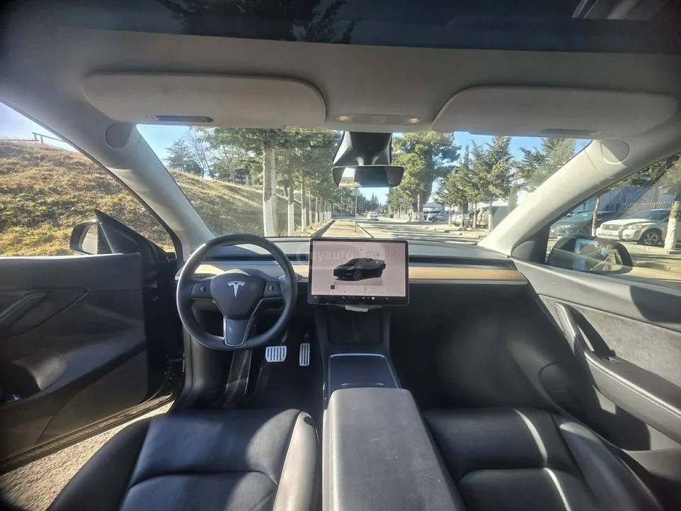 Tesla Model Y Dual Motor Performance 2022 — миниатюра 4