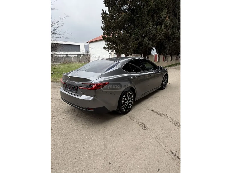 Toyota Camry 2025 — миниатюра 3