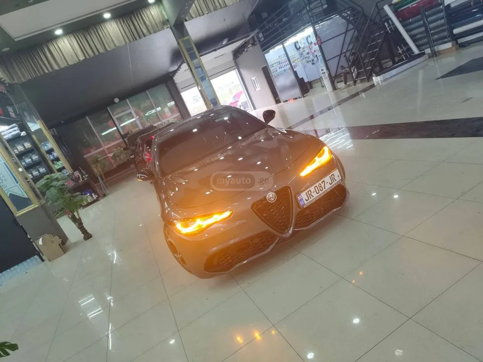 Alfa Romeo Giulia Veloce 2024 — миниатюра 2
