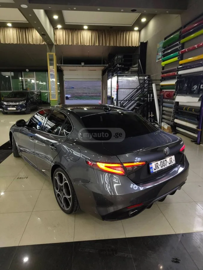 Alfa Romeo Giulia Veloce 2024 — миниатюра 3