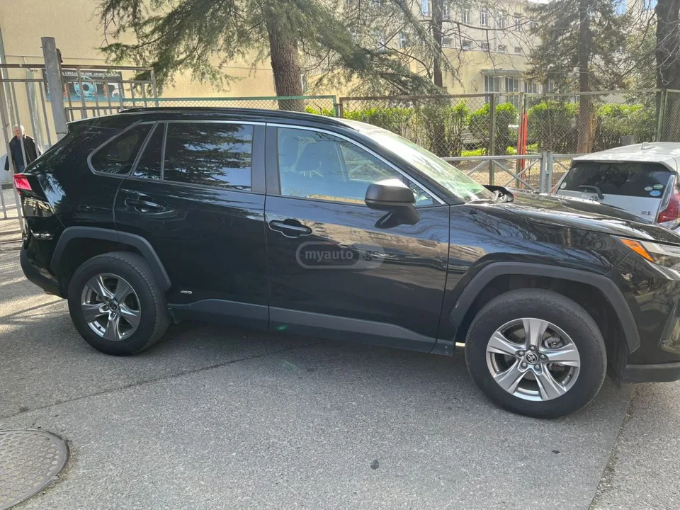 Toyota RAV 4 2024 — фото 1, купить с доставкой в Москву