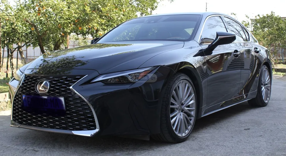 Lexus IS 300 Luxury 2023 — миниатюра 2