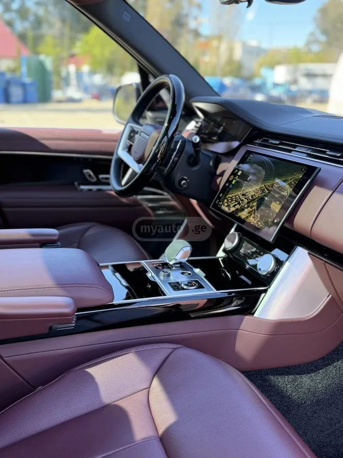 Land Rover Range Rover P400 SE 4dr All-Wheel Drive Au 2023 — миниатюра 3