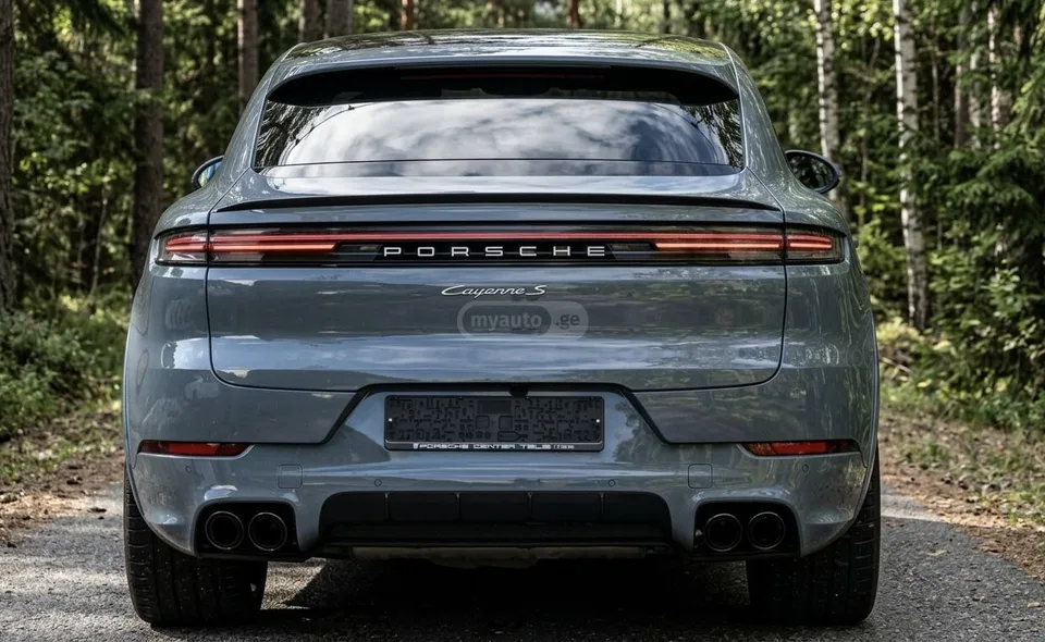 Porsche Cayenne 2023 — миниатюра 2