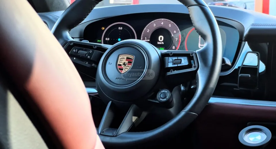Porsche Cayenne 2023 — миниатюра 5