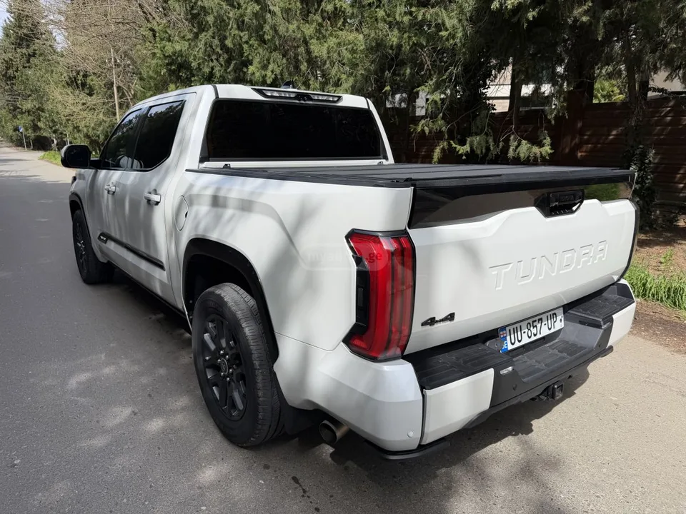 Toyota Tundra Platinum 3.5L V6 4x4 CrewMax 5 2022 — миниатюра 2
