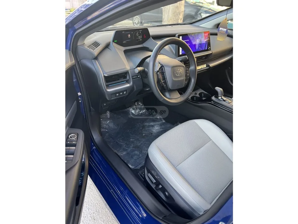 Toyota Prius 2023 — миниатюра 3
