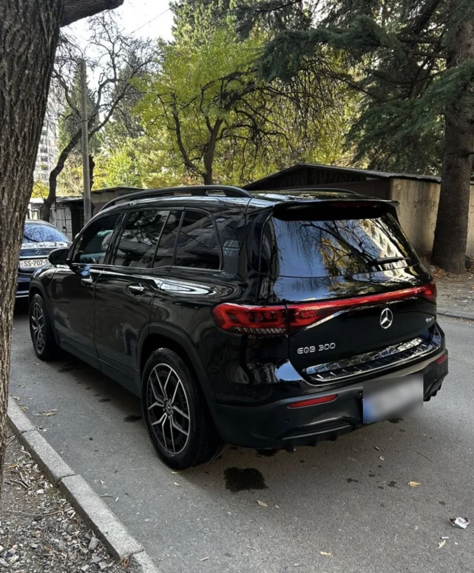 Mercedes-Benz EQB 300 2023 — миниатюра 2