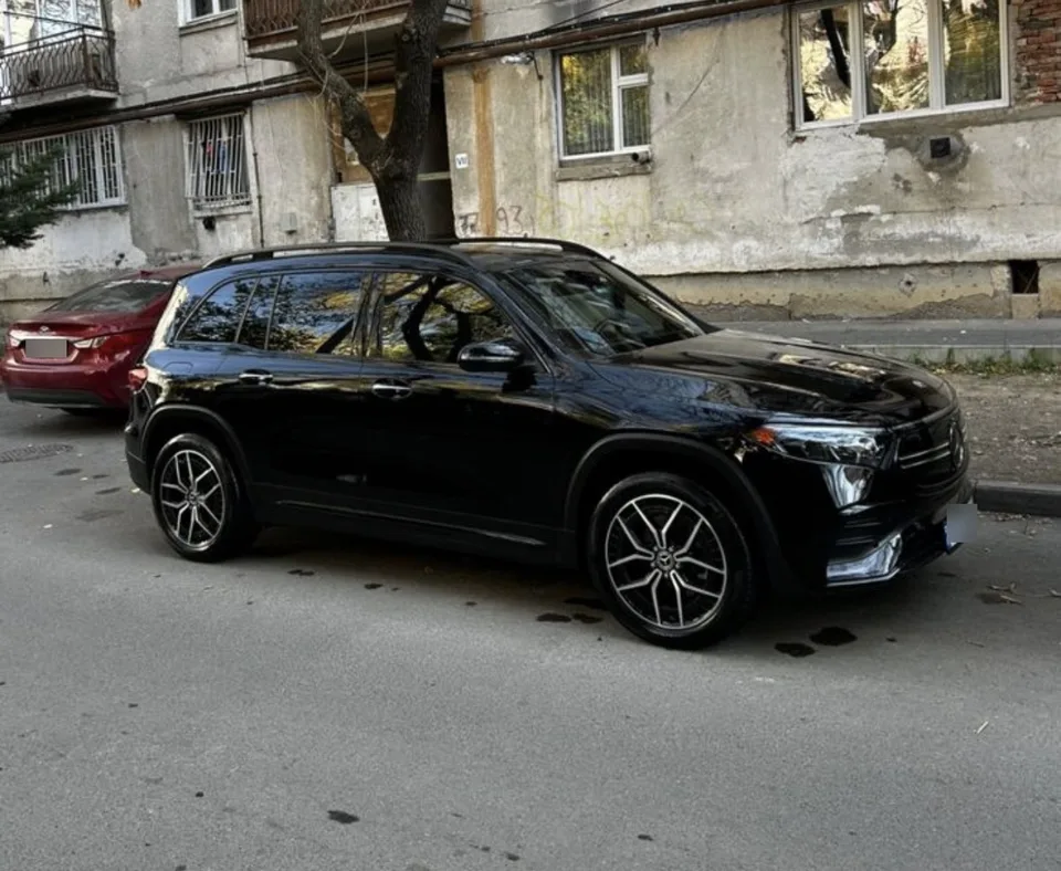 Mercedes-Benz EQB 300 2023 — фото 1, купить с доставкой в Москву