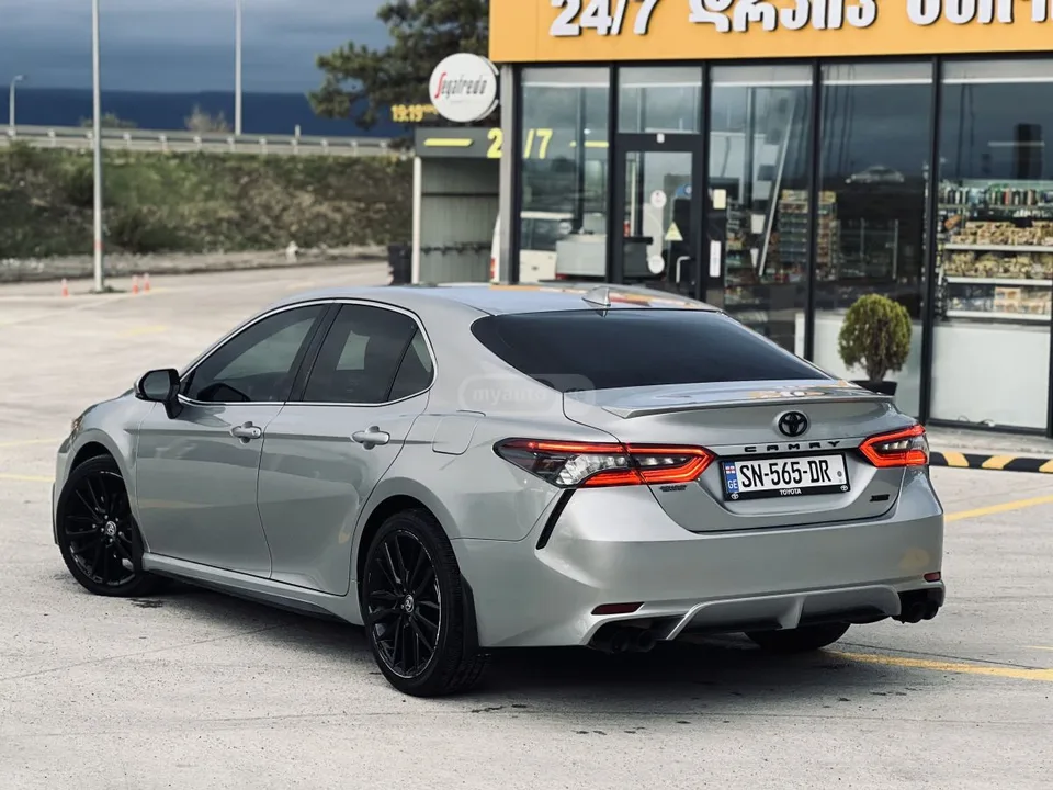 Toyota Camry 2023 — миниатюра 2