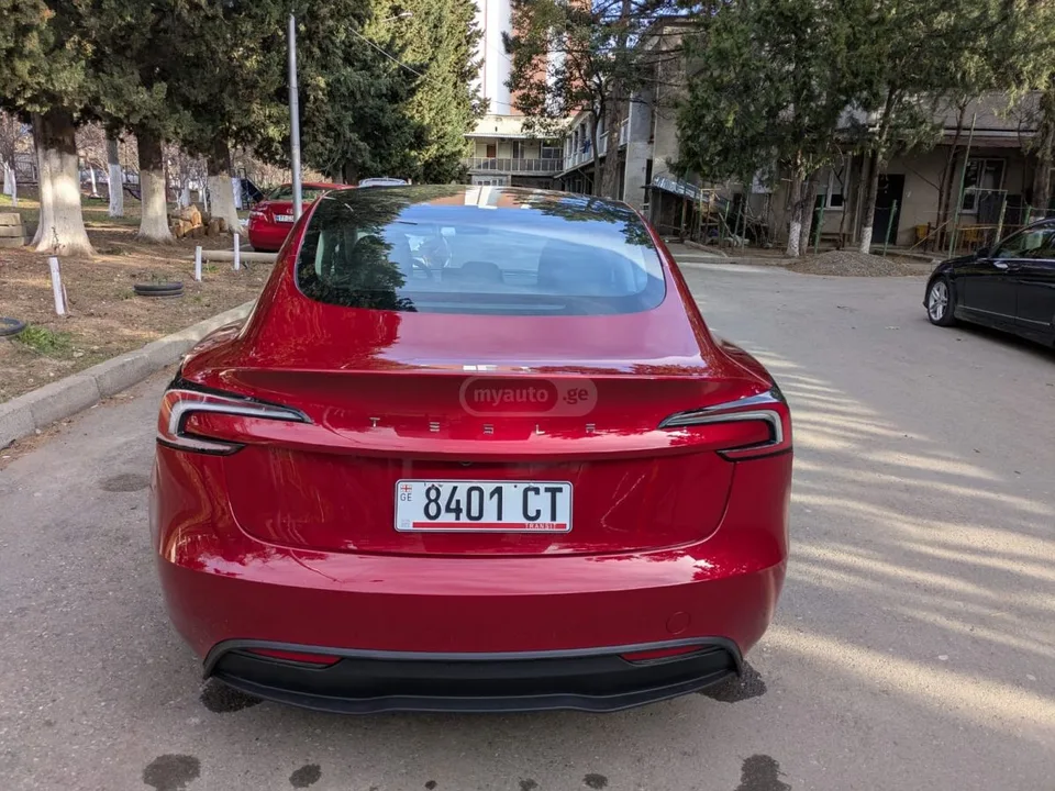 Tesla Model 3 2024 — миниатюра 2