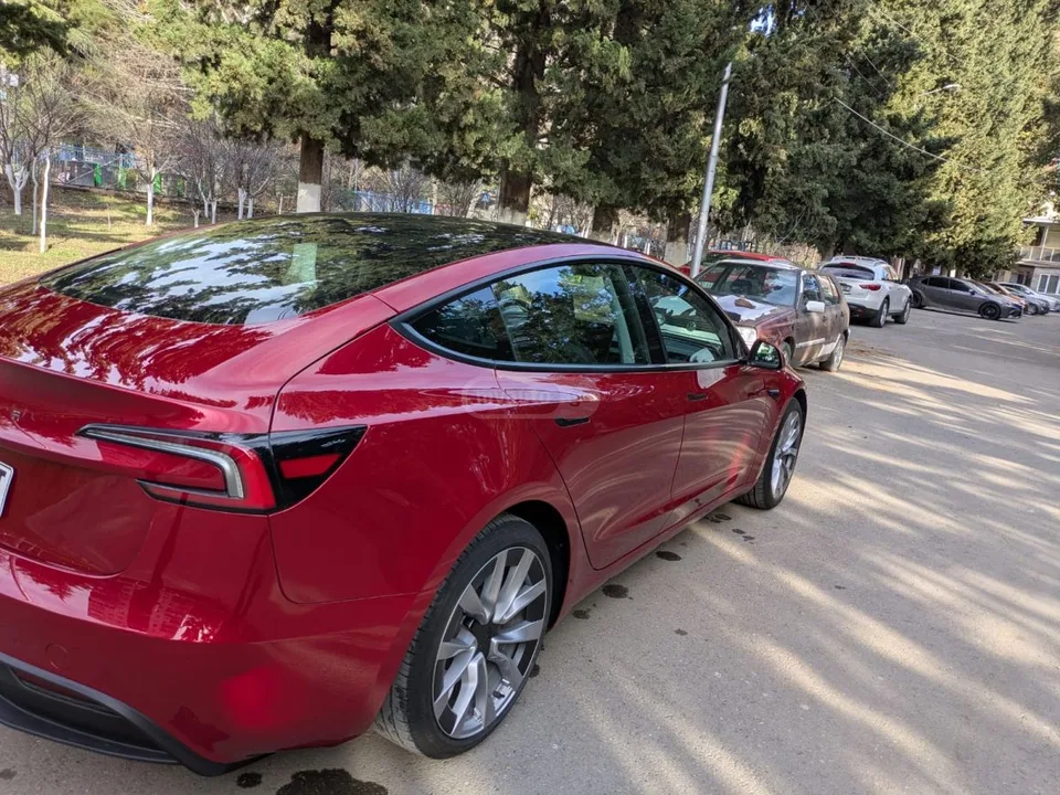 Tesla Model 3 2024 — миниатюра 3