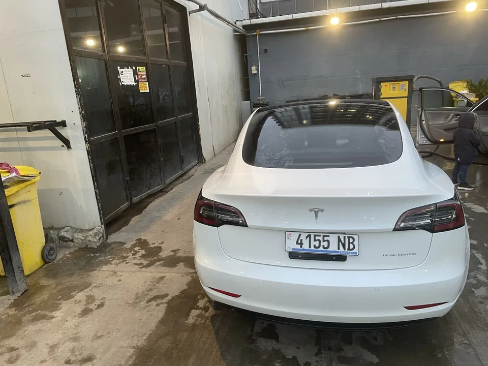 Tesla Model 3 Long Range Dual motor 2022 — миниатюра 2