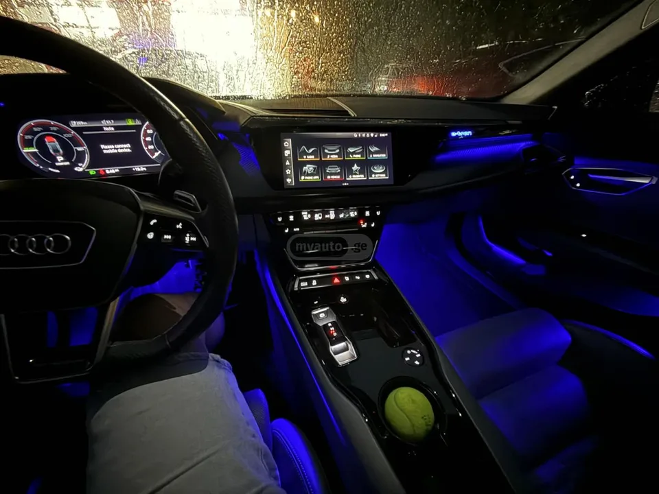 Audi E-Tron Prestige 2022 — миниатюра 5