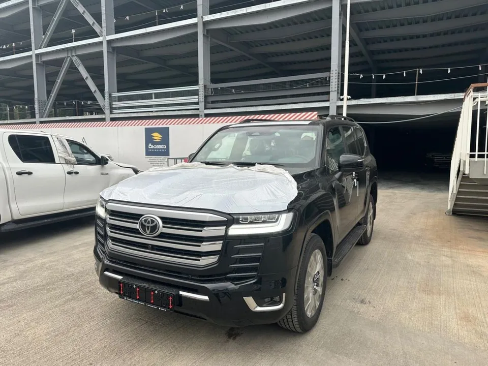 Toyota Land Cruiser 300 2026 — миниатюра 2