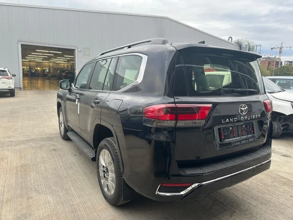 Toyota Land Cruiser 300 2026 — миниатюра 3
