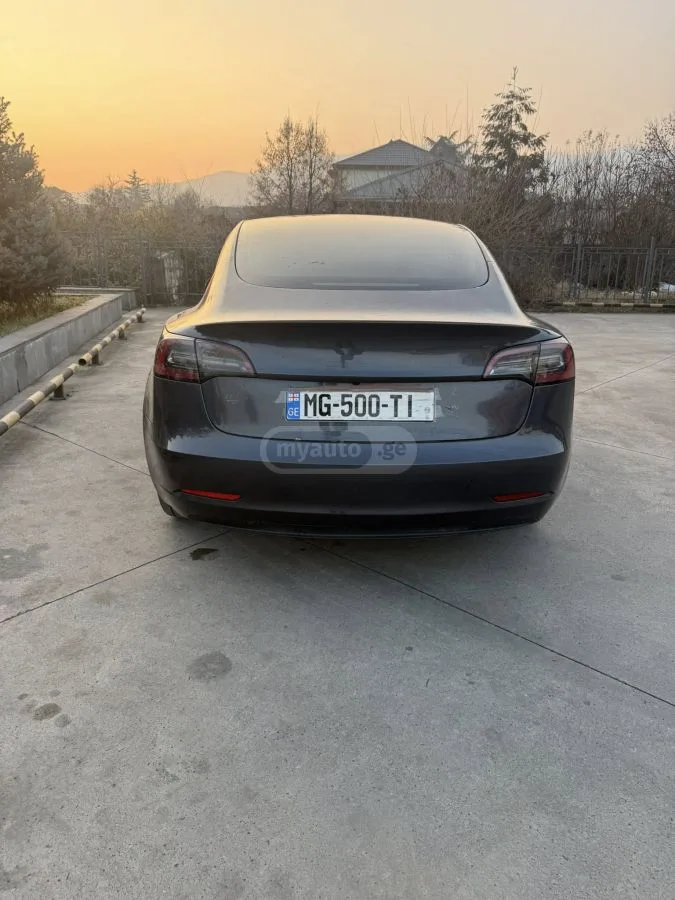 Tesla Model 3 2023 — миниатюра 2