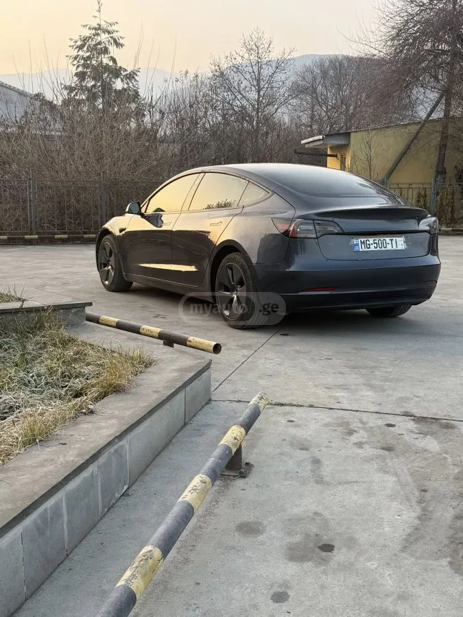 Tesla Model 3 2023 — миниатюра 4