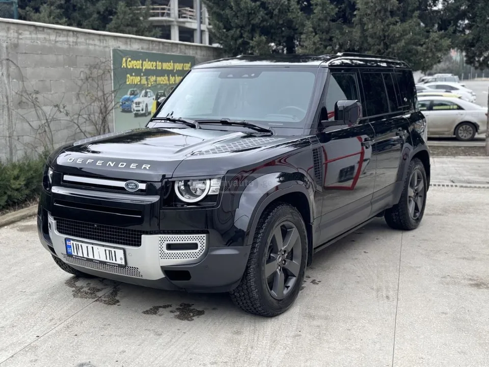 Land Rover Defender 110 2023 — фото 1, купить с доставкой в Москву