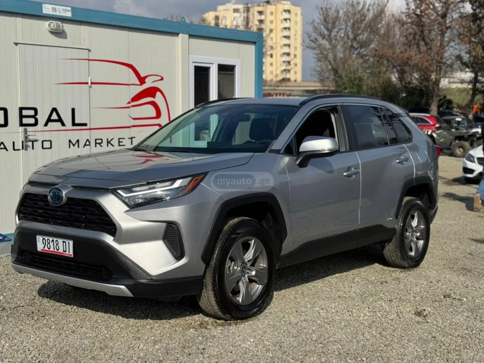 Toyota RAV 4 2023 — фото 1, купить с доставкой в Москву