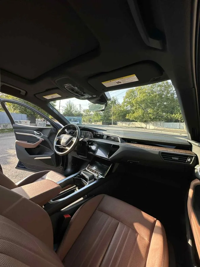 Audi E-Tron 2022 — миниатюра 2