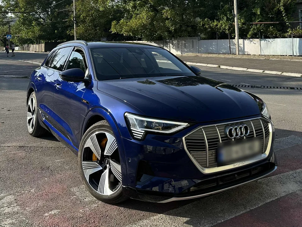 Audi E-Tron 2022 — миниатюра 5