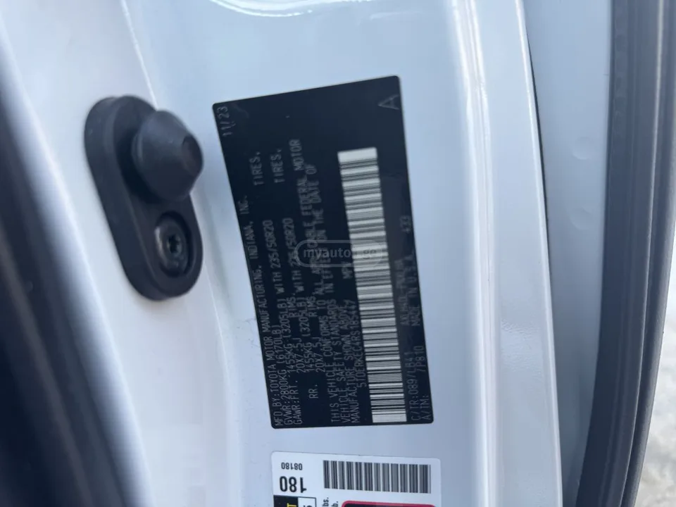 Toyota Sienna Platinum 7 Passenger 4dr Front 2023 — миниатюра 4