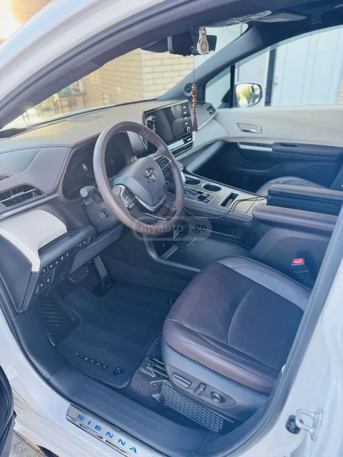 Toyota Sienna Platinum 7 Passenger 4dr Front 2023 — миниатюра 5