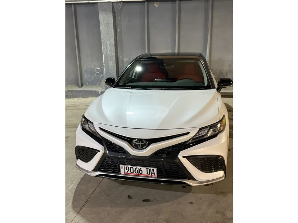 Toyota Camry XSE 4dr Front-Wheel Drive Seda 2022 — миниатюра 3