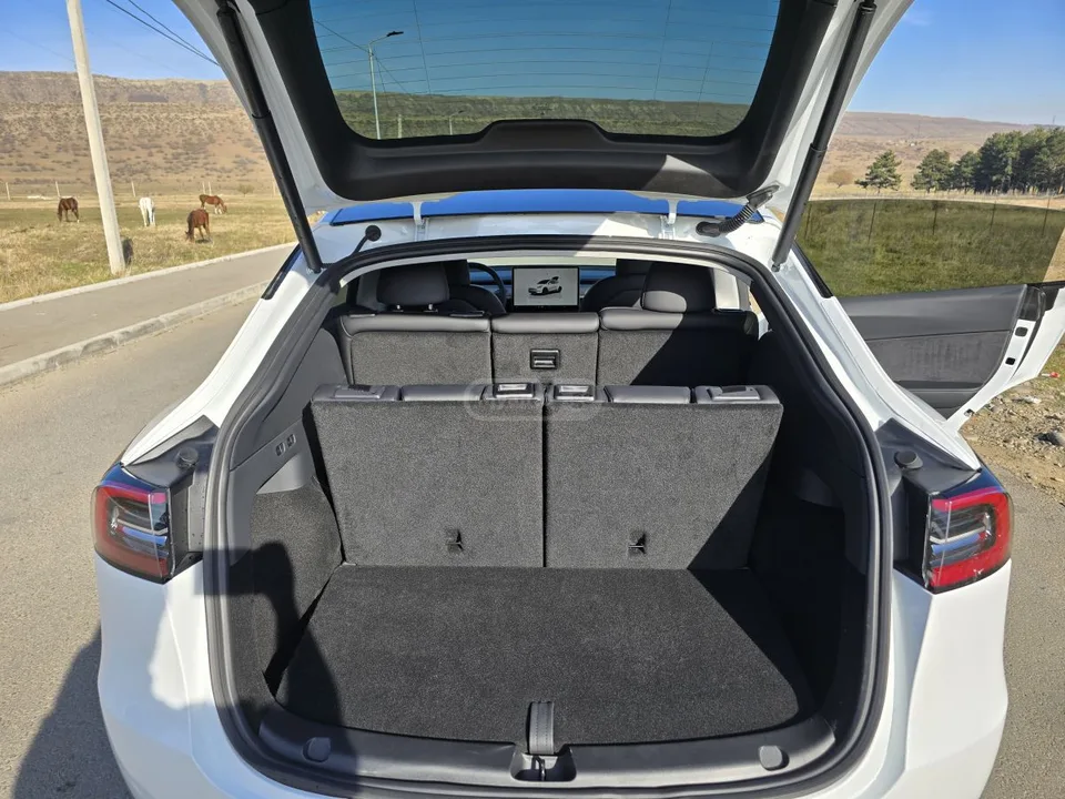 Tesla Model Y Dual Motor Long Range 2025 — миниатюра 4
