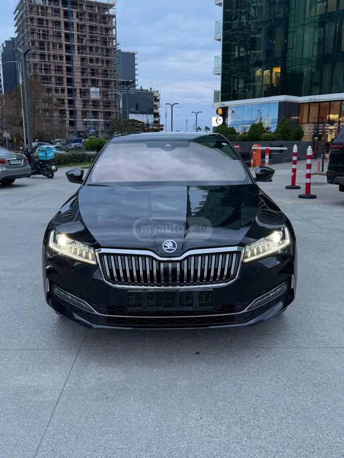 Skoda Superb 2023 — фото 1, купить с доставкой в Москву