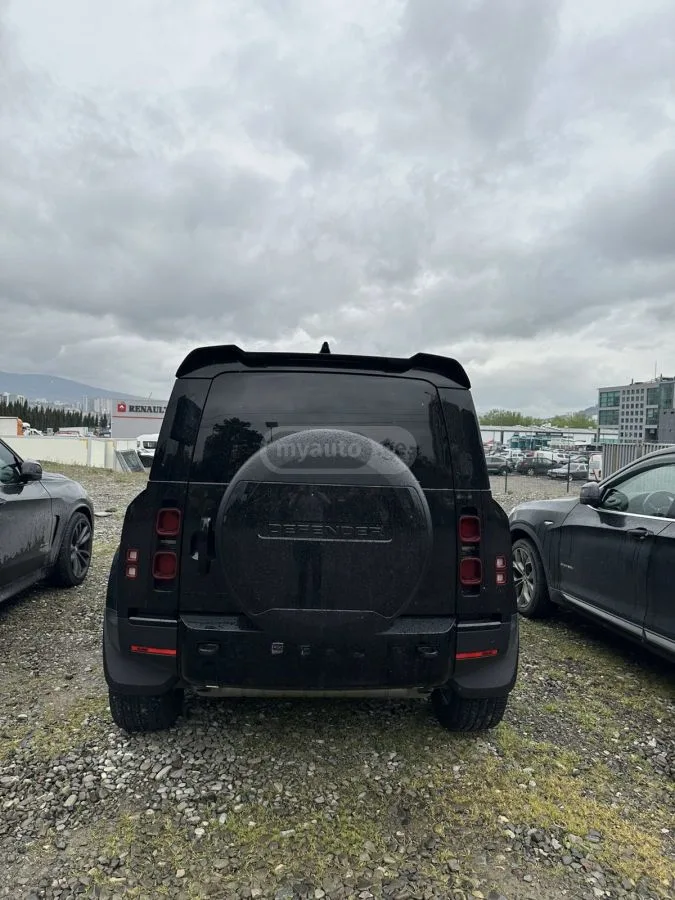 Land Rover Defender 110 2023 — миниатюра 3