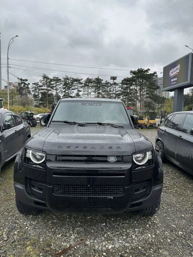 Land Rover Defender 110 2023 — фото 1, купить с доставкой в Москву