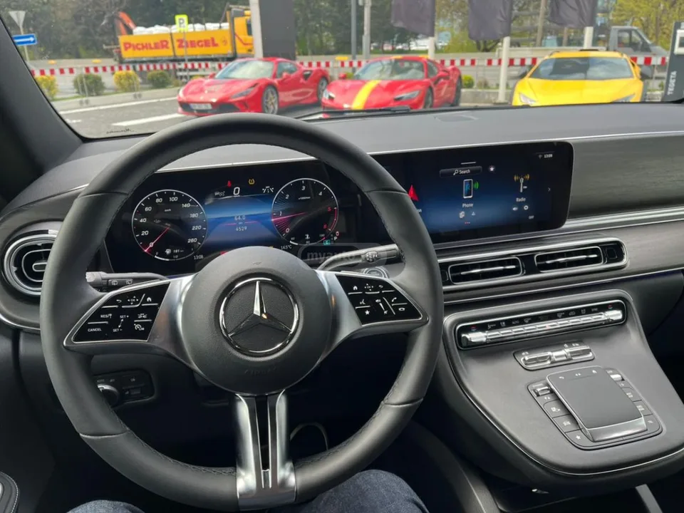 Mercedes-Benz V 300 4 Matic 2025 — миниатюра 3