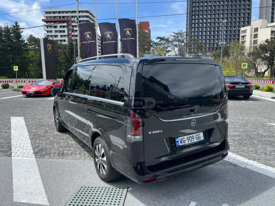 Mercedes-Benz V 300 4 Matic 2025 — миниатюра 5