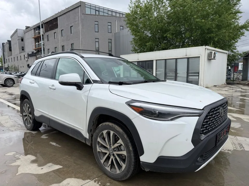 Toyota CorollaCross LE 4dr All-Wheel Drive CVT 2022 — миниатюра 2