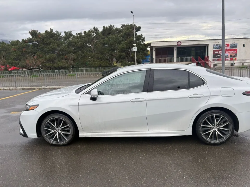 Toyota Camry 2023 — миниатюра 3