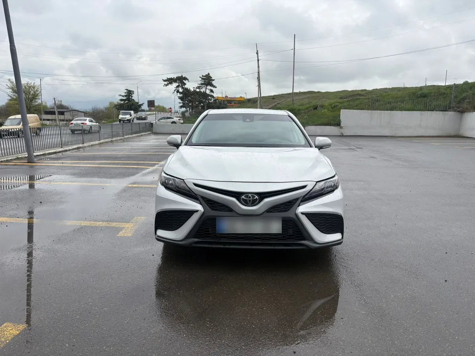 Toyota Camry 2023 — фото 1, купить с доставкой в Москву