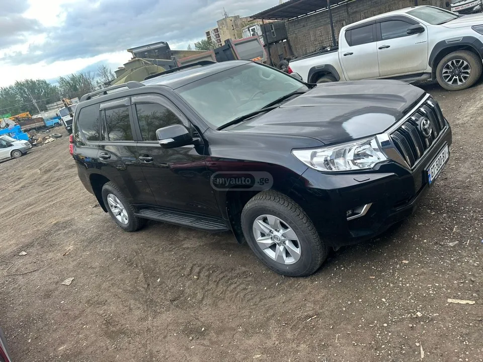 Toyota Land Cruiser Prado 2022 — фото 1, купить с доставкой в Москву